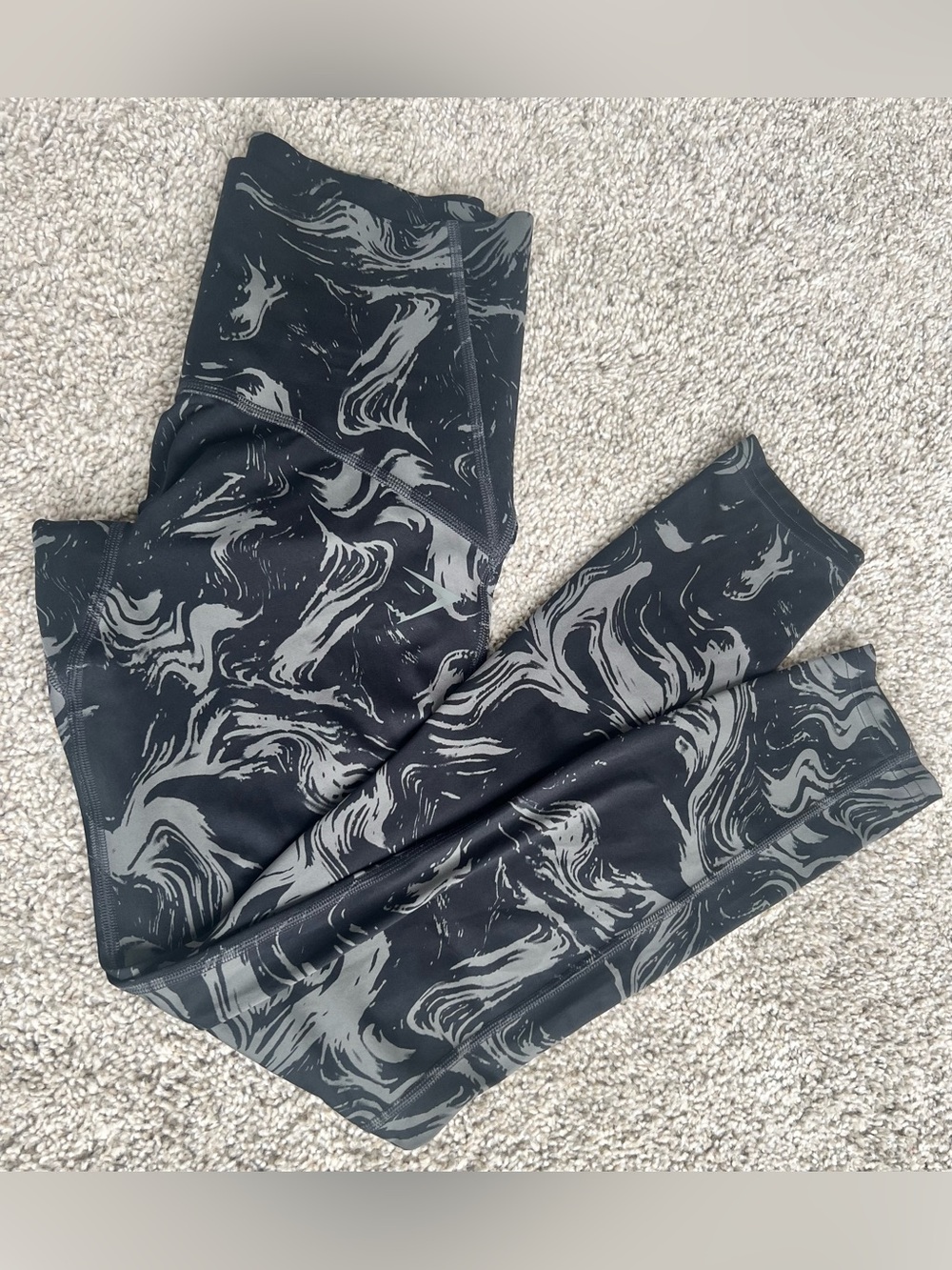Gymshark black & grey pattern leggings